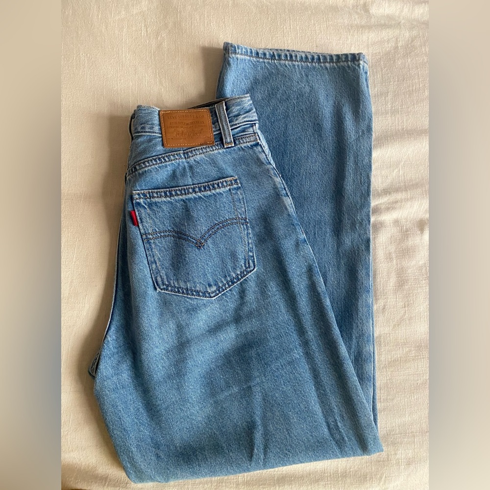 Custom tailored premium Levi’s size 27 medium wash